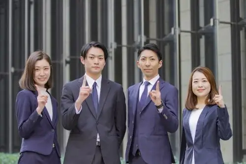 照片素材(图片): 商业场景 4人团队