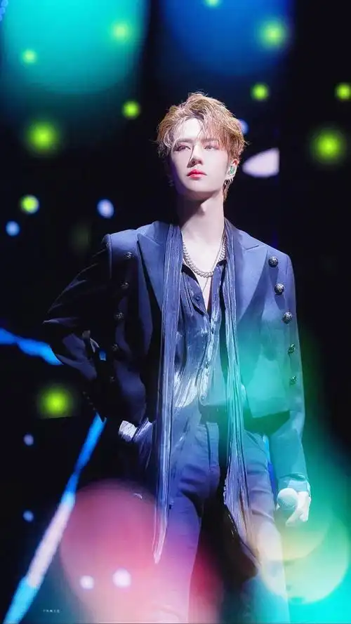 手机壁纸王一博