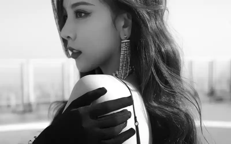 首页 桌面壁纸 大陆明星 宋妍霏红色长裙性感写真图片壁纸上一张 下一