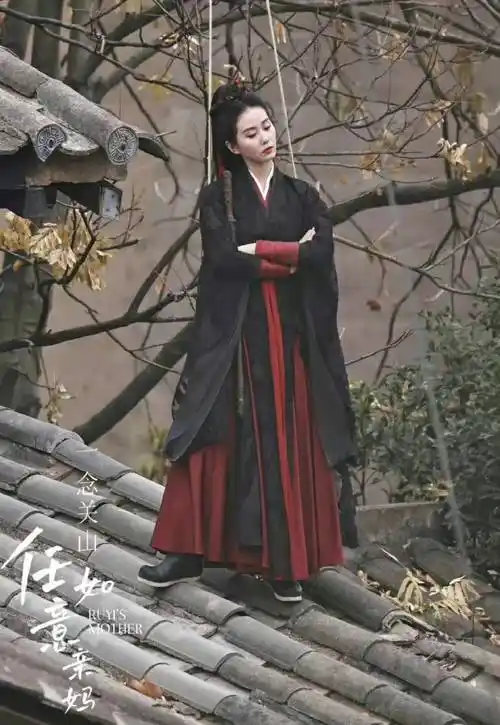 刘诗诗古装吊威亚路透 一袭黑衣女侠风范拉满 - 上游新闻·汇聚向上的