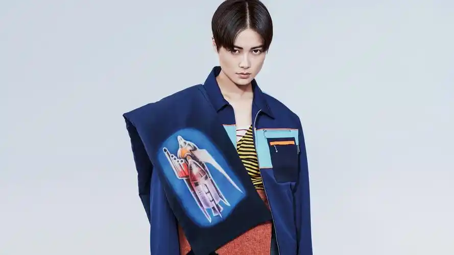 歌手李宇春酷炫写真桌面壁纸下载