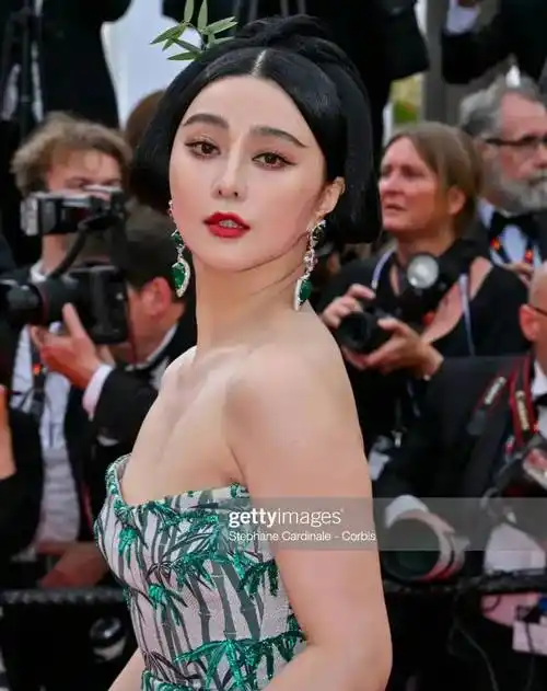 范冰冰戛纳未修图曝光好显老,眼神缺少霸气不再是"范爷"_中国_风光