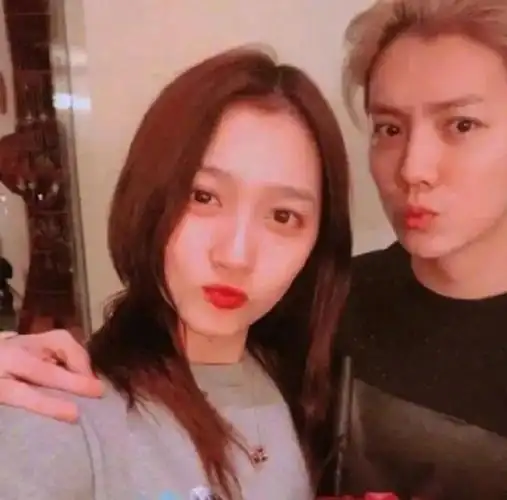 鹿晗回复关晓彤好宠#贵圈儿小情侣又来撒糖!粉丝被甜齁了!