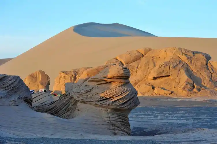 新疆无人区罗布泊(黎明:摄影作品二)