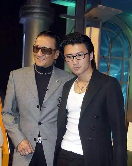 50年代,15位香港男星,昔日阳光美男如今现状迥异,有人39岁去世