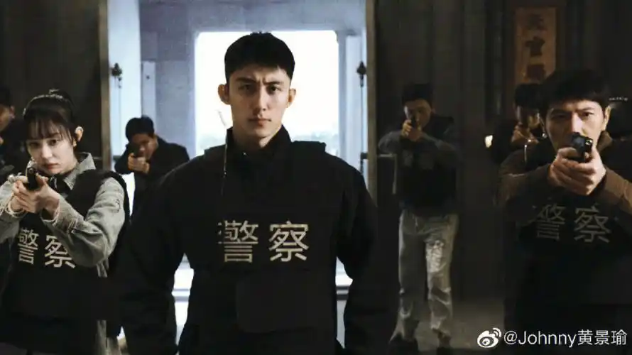 黄景瑜我对公子的喜欢何止于青睐二字,烟雨里稀疏背影,飘在街巷淡淡