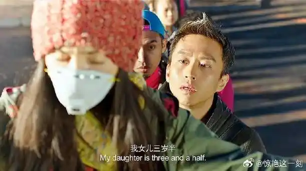 邓超演戏骗杨幂 本想第一个上车,结果被当脚踏垫