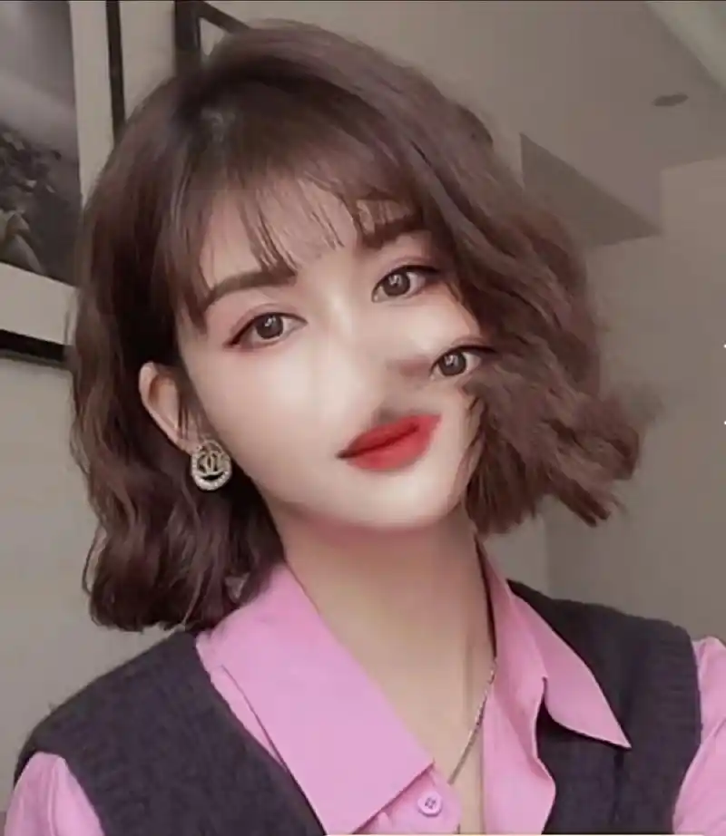 这款短发慵懒法式卷,洋气又甜美 √短发慵懒烫发,既洋气又显甜美可爱