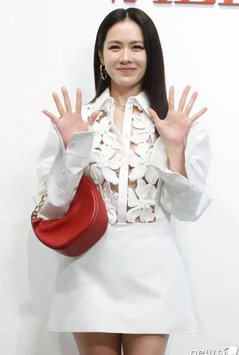 孙艺珍出席活动生图暴露细纹网友评论生孩子伤害大被反驳