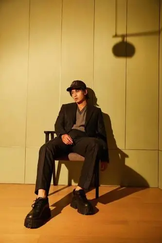 张哲瀚痞帅撕漫男造型##张哲瀚假发