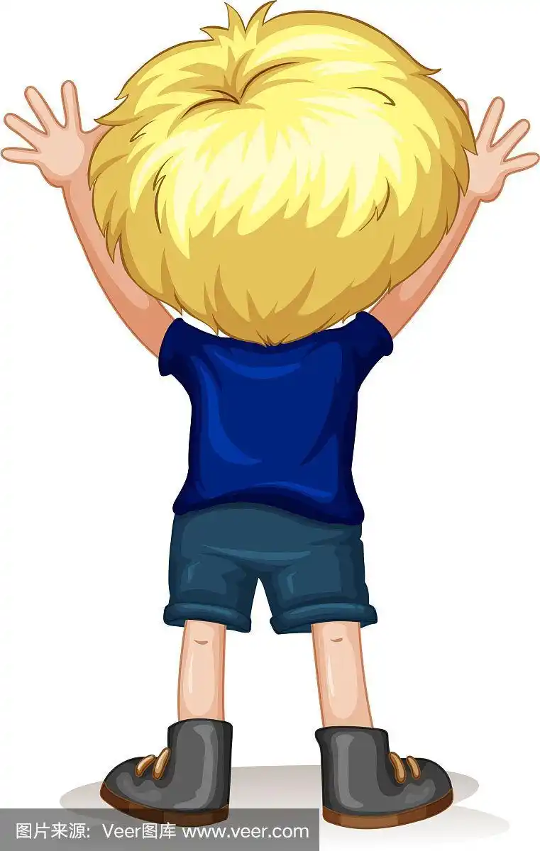 后面是一个金发小男孩