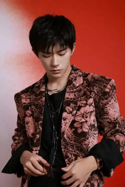 #易烊千玺粉色渐变眼镜#