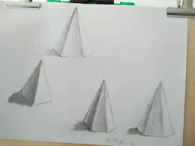 这是济南路小学一年级小朋友刘溯轩,第一,二节课的作品