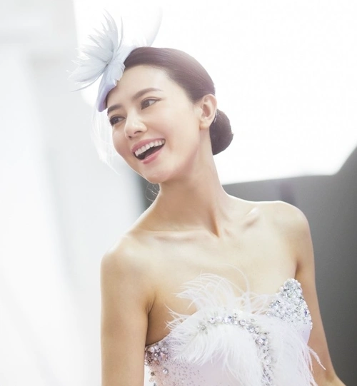 广告也精彩 005期】那年清新,愿你幸福 —— 高圆圆清嘴含片广告欣赏