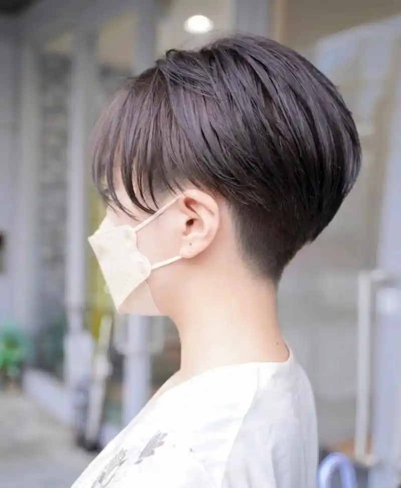 今年很火的后推短发,简单又个性