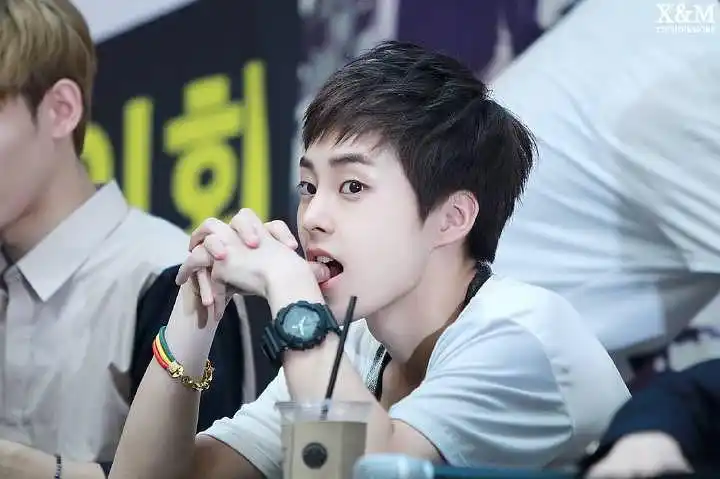 刚出道的金珉锡