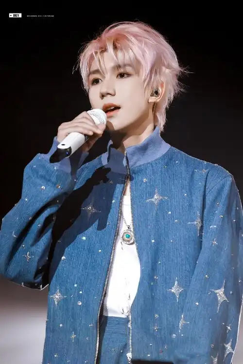 王源客厅狂欢巡演##王源来看李宇春演唱会