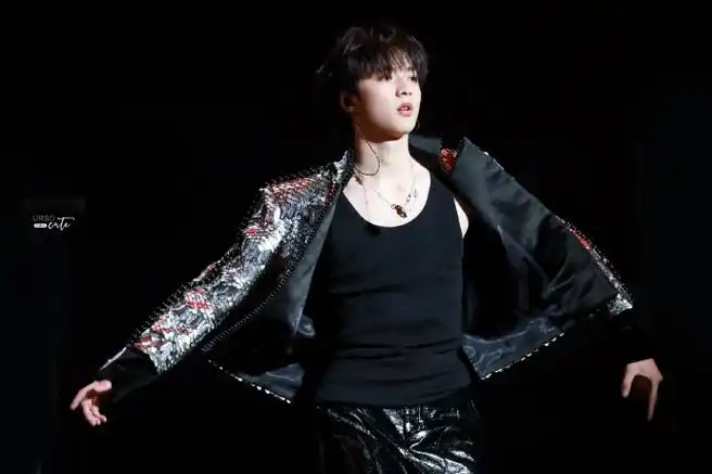 day-1-#刘耀文舞蹈solo#-#刘耀文 唱跳rap全能ace#feel me-刘耀文舞台