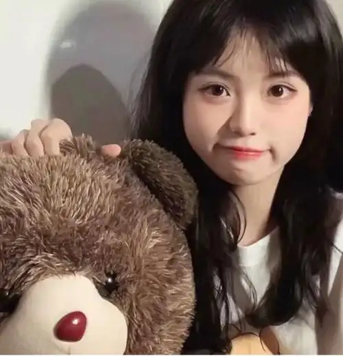 真人女生头像 真人/女生/头像/可爱 礼貌抱图