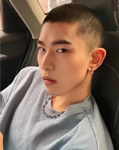 当下爆款男士发型有哪些看看这19款帅出新风采