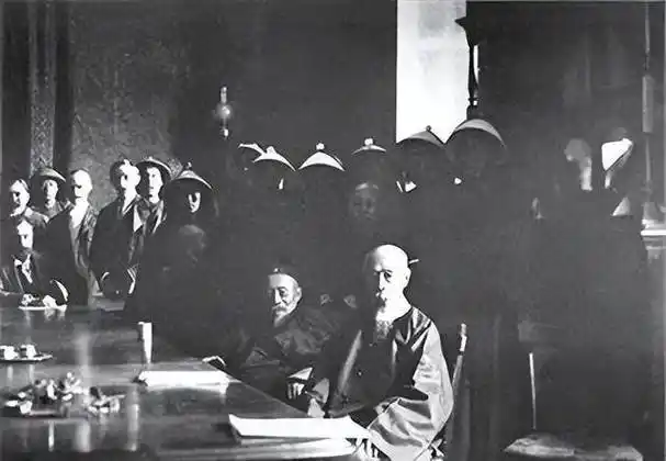 也还是没能抢回香港,最终只能与英国签订了《南京条约》