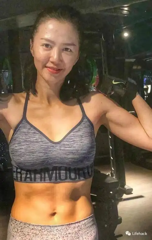 谭维维八块腹肌吓坏网友,男人被虐哭了