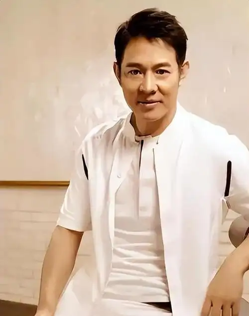 回顾李连杰后事一切从简不立碑也不办丧事树葬海葬都无所谓