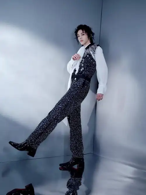 华晨宇全身是钻##华晨宇跨年夜好闪