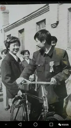 七十年代婚礼老照片清新简朴喜庆洋溢