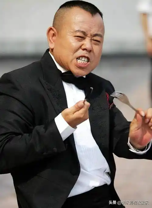 潘长江再也不是我们以前的潘叔了,是年龄大了才做出一些傻事的吗_舞台