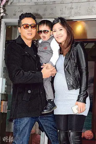 洪天明携7月孕妻出席王祖蓝婚礼 蔡少芬唱圣诗