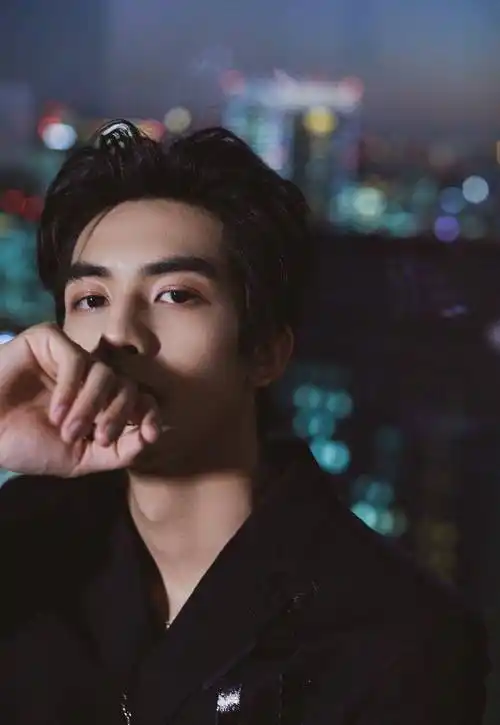 宋威龙最新时尚大片来袭,寸头造型阳光又帅气,型男魅力挡不住-第10张