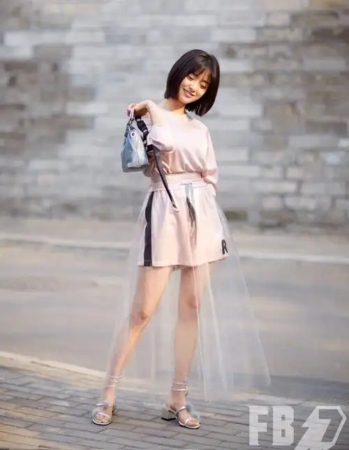 丸子头的沈月和蘑菇头的沈月,你更喜欢哪一个?