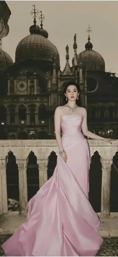 刘亦菲高清壁纸,眼神楚楚动人,太美了!