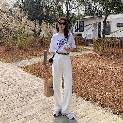 头条问答 - 穿白色牛仔裤怎样搭配上衣和鞋子呢?(16个回答)