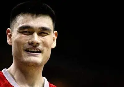 1.四方脸配坚挺鼻