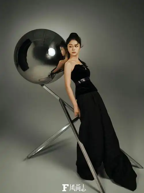 谭松韵谭松韵这组大片真的鲨疯了粉毛好好看啊啊啊