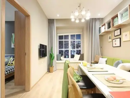 此案例是一套使用面积50平米的学区房装修实景样板间,小两居,整体