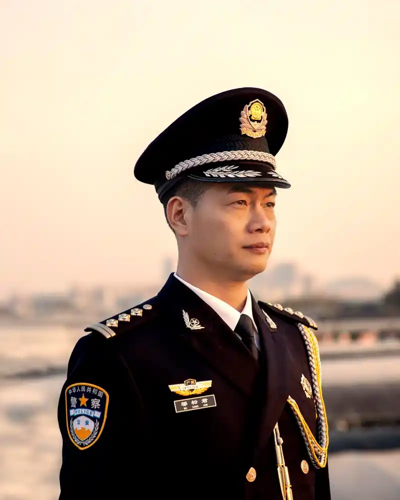 全国"最美基层民警"邬松君:从"打飞车勇士"到"硬核派出所所长"