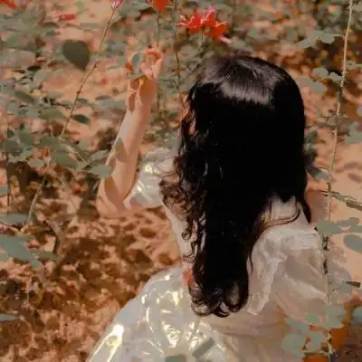 头像女简单干净气质背影77张_女生头像_头像屋