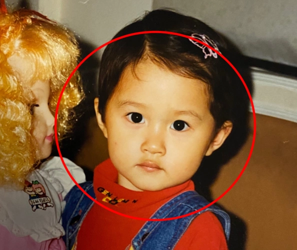 关晓彤童年照被疯传,放大照片细看五官变化,有无整容一眼便知