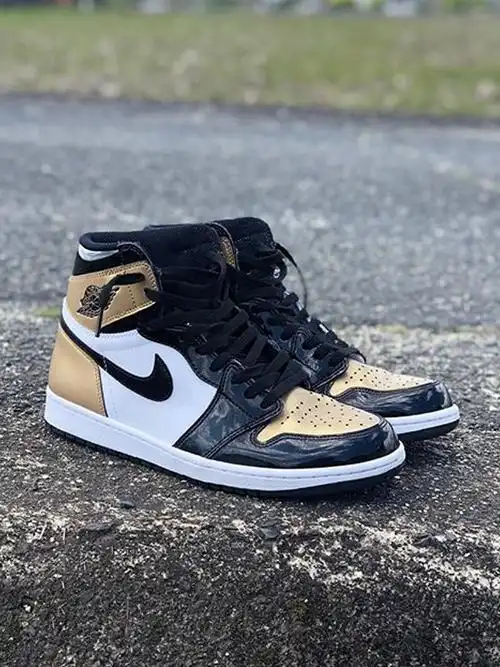 airjordan1高帮黑金脚趾
