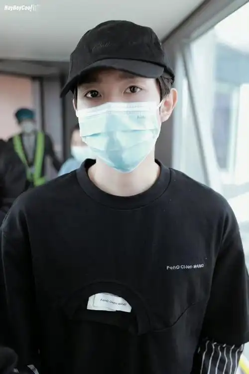 王源最新机场照