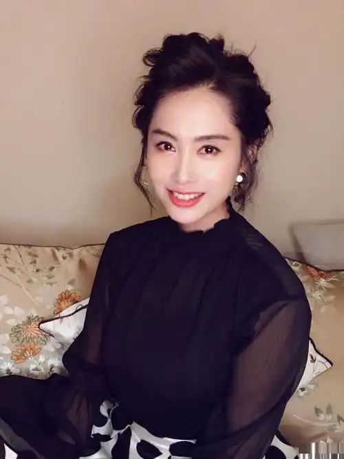 朱茵自曝太漂亮也烦恼!说出多年心里话,网友调侃:我也是这样