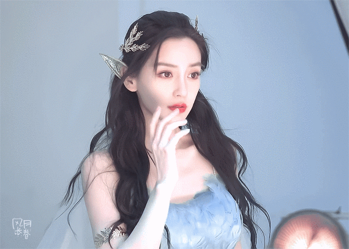 杨颖代言全民奇迹2,一人分饰两角,双生花开就是绝美奇迹!