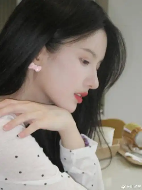 刘些宁来分享日常噜