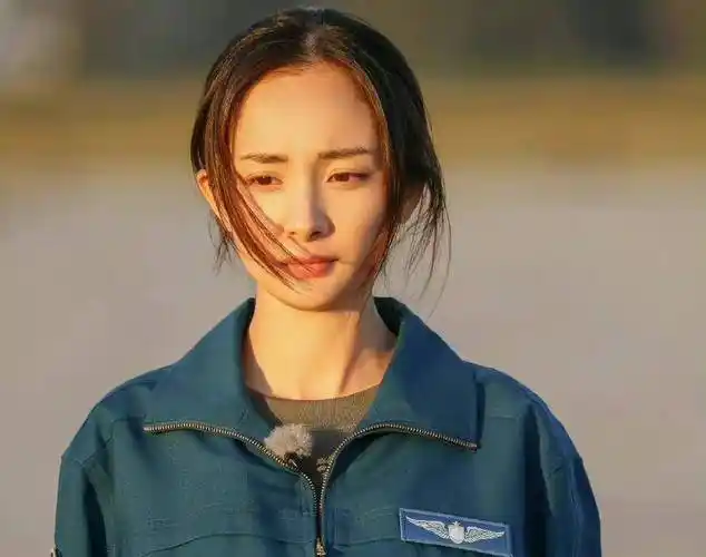 杨幂给身上有《真正男子汉》基因的王伟送上新婚祝福?