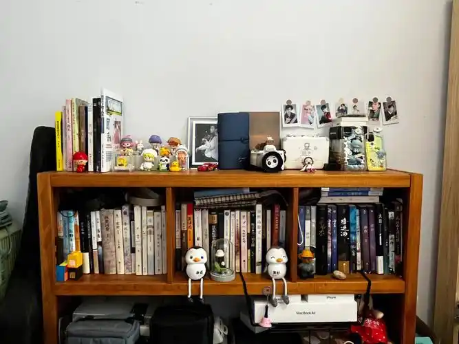 大学生卧室摆设