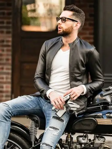 光头男性时尚穿搭总览