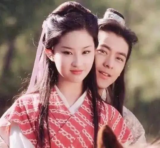 陈金飞与杨采钰什么关系?独宠刘亦菲20年,陈金飞为何会看上杨采钰?